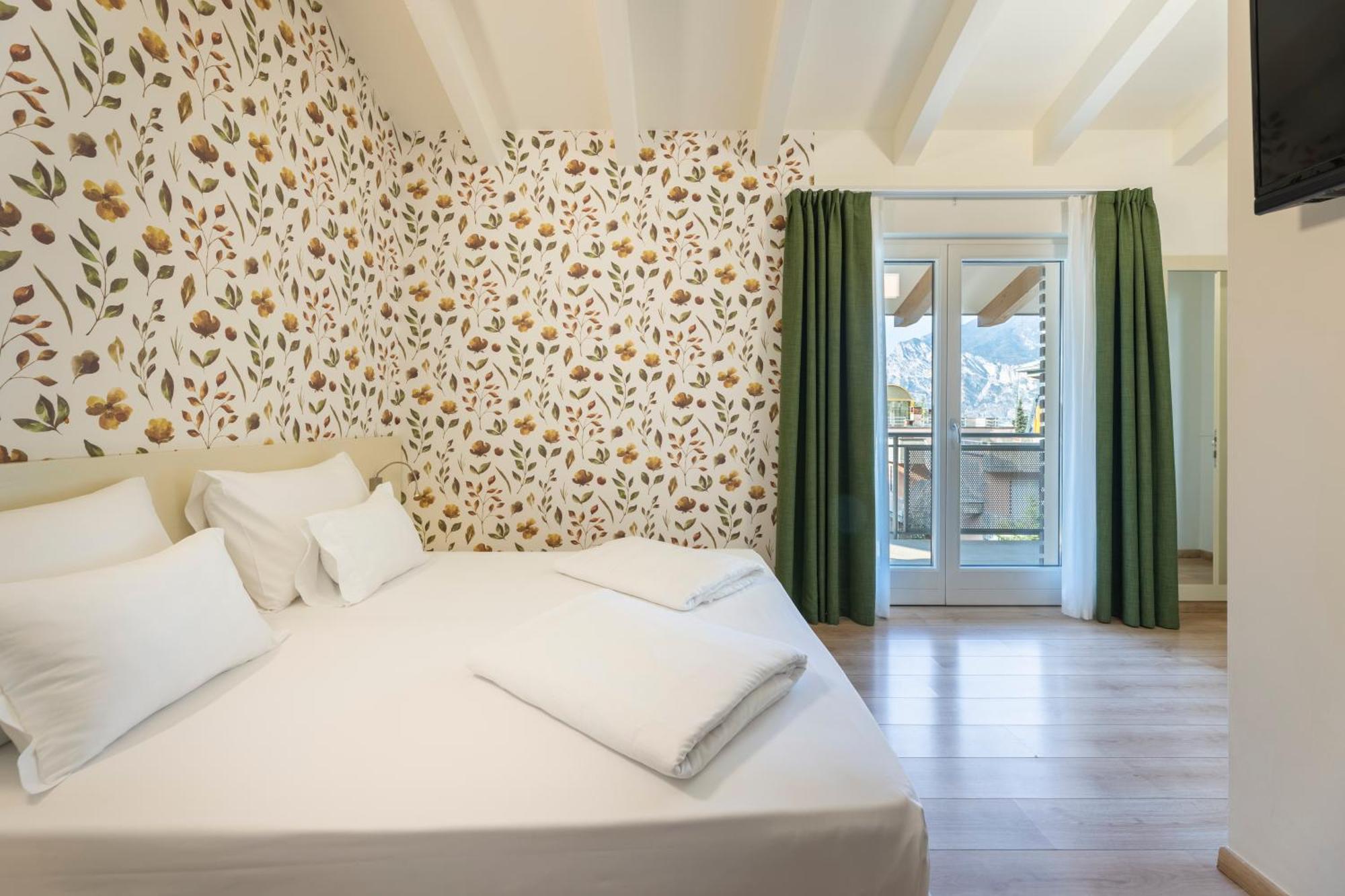 Hi Hotels Torbole - Pool & Spa Torbole Sul Garda Exterior foto