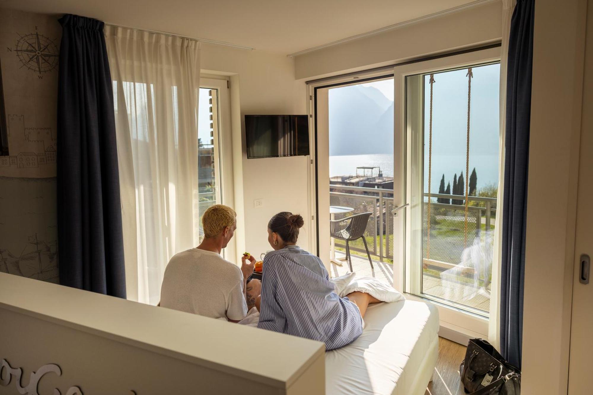 Hi Hotels Torbole - Pool & Spa Torbole Sul Garda Exterior foto