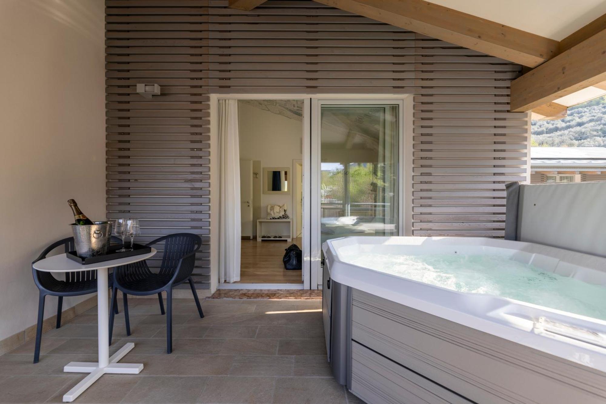 Hi Hotels Torbole - Pool & Spa Torbole Sul Garda Exterior foto